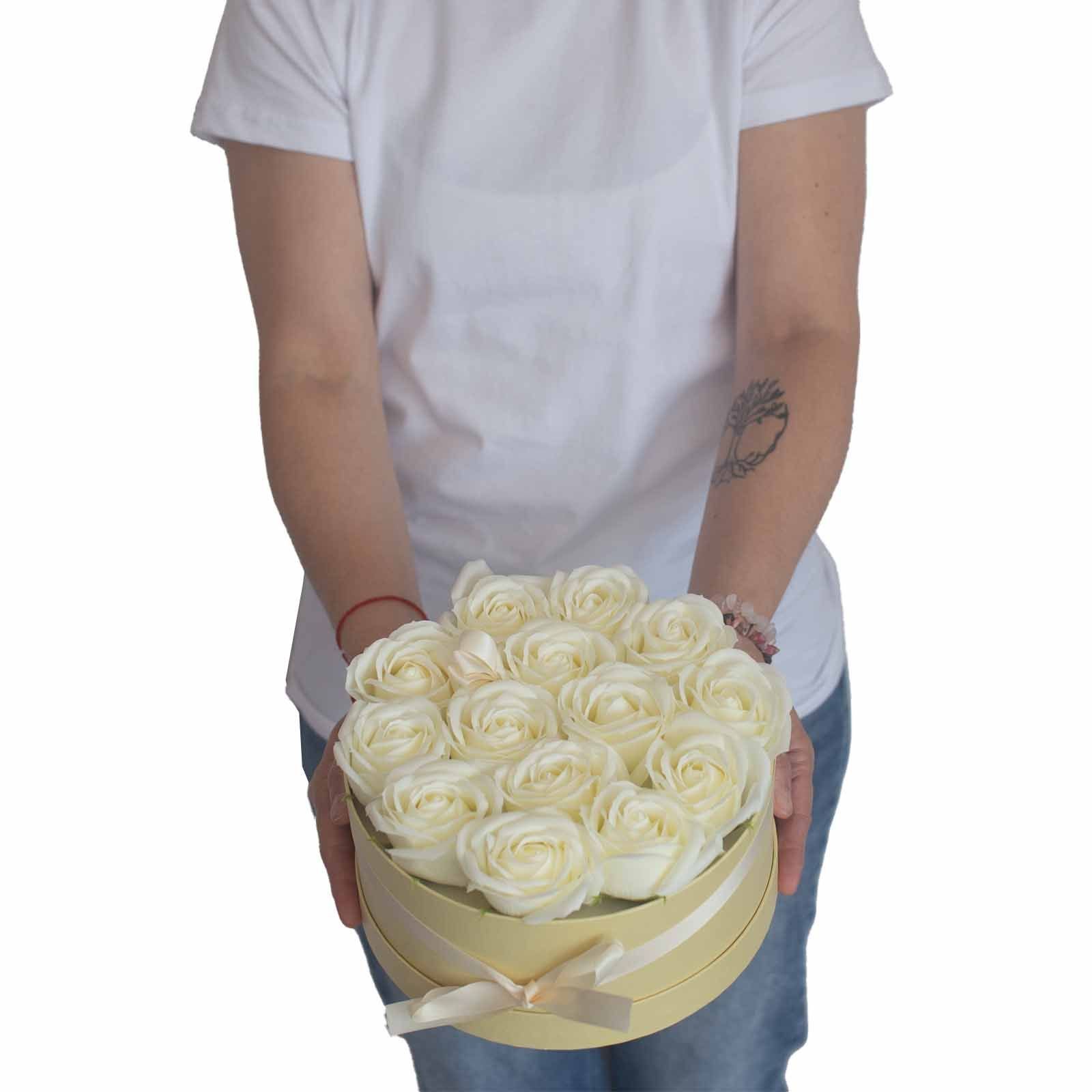Soap Flower Gift Bouquet - 13 Cream Roses - Heart - Billede 3