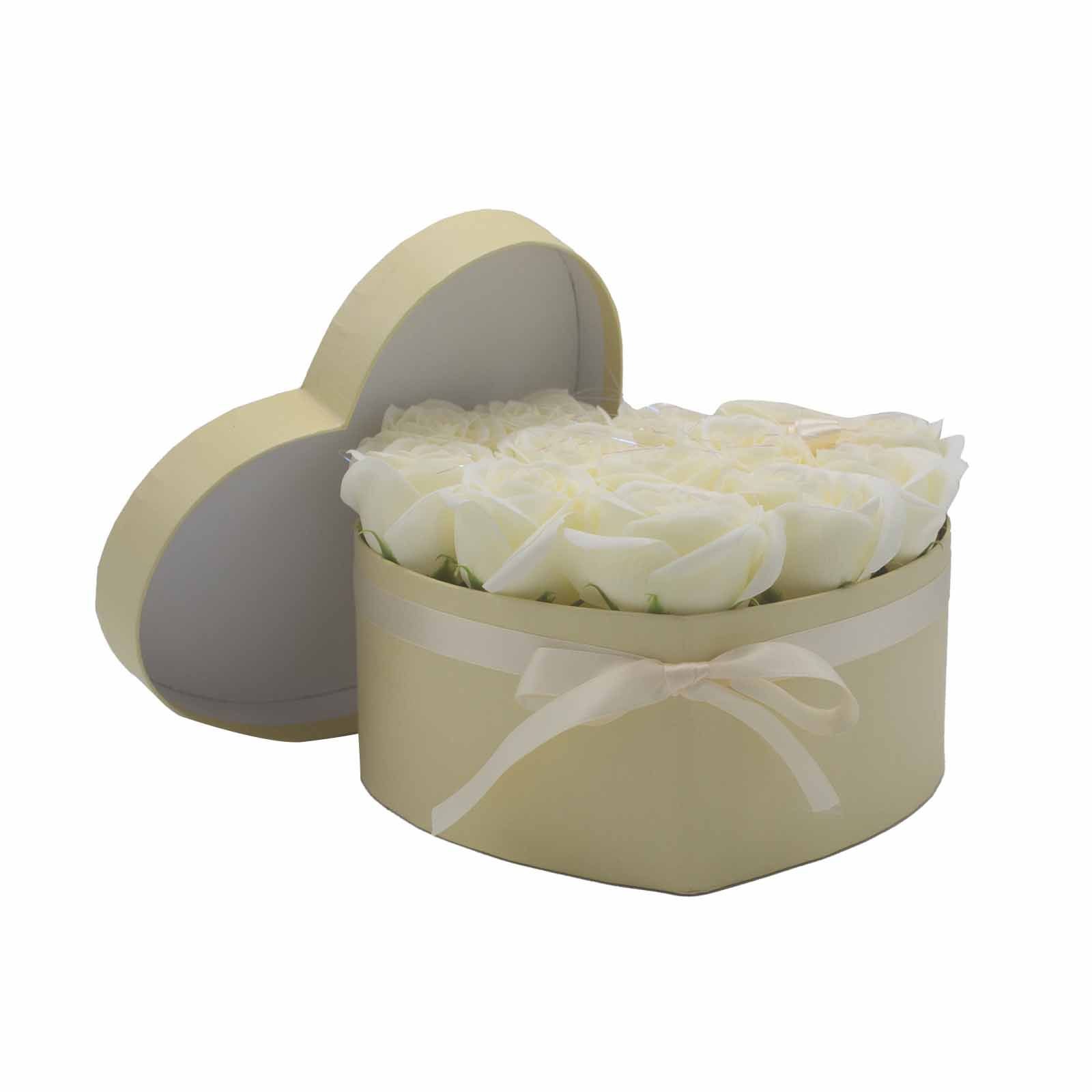 Soap Flower Gift Bouquet - 13 Cream Roses - Heart - Billede 9
