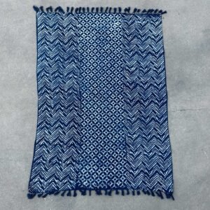 Håndlavet indigo plaid - 170x120cm - Namoona bølger