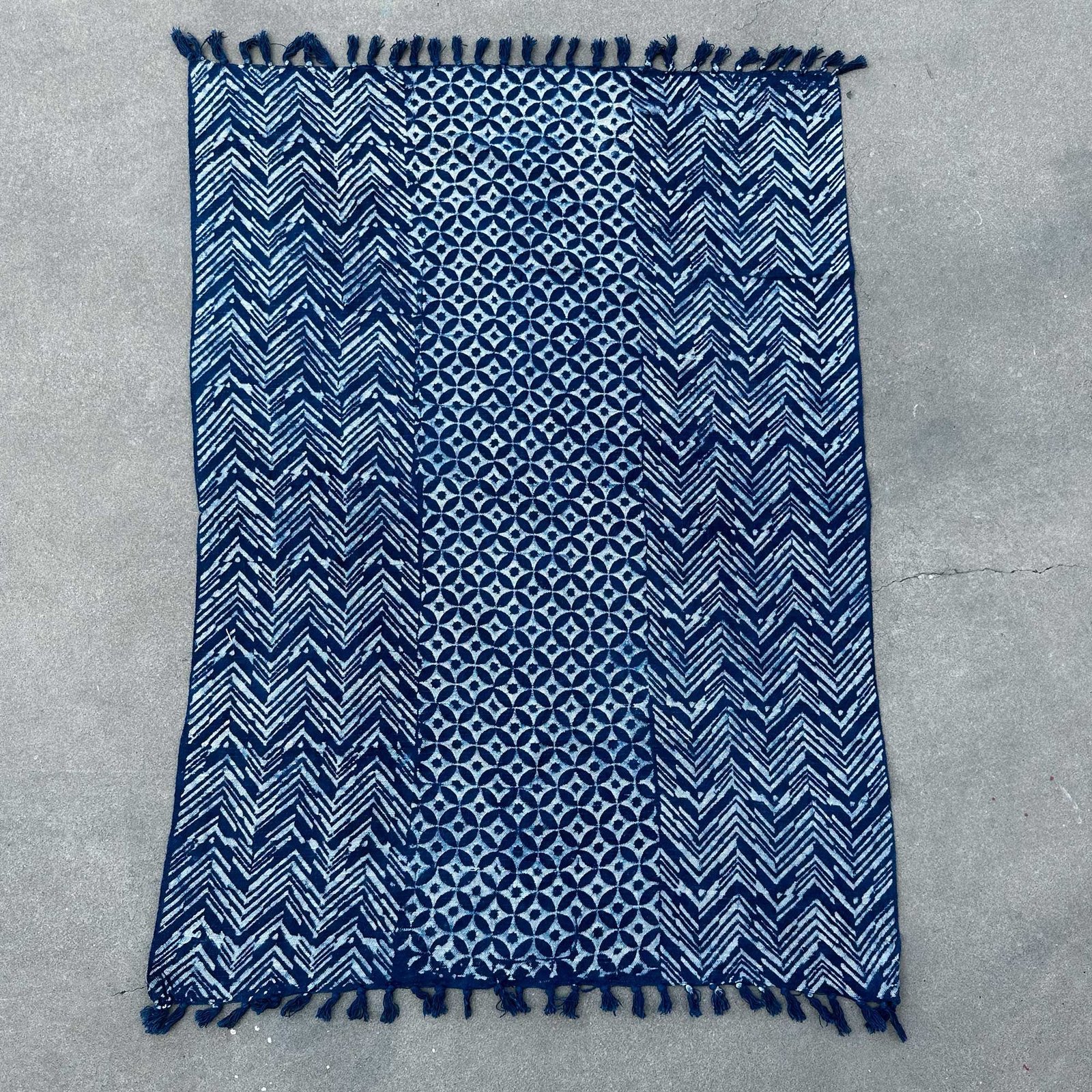Håndlavet indigo plaid - 170x120cm - Namoona bølger