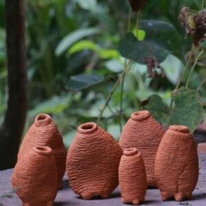 Dekorative keramikvaser i terrakotta fra Nepal