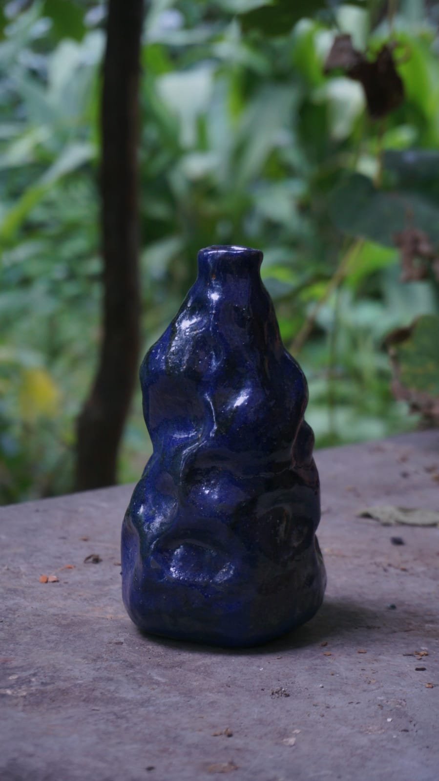 Blå skulpturel keramikvase fra Nepal - Billede 2